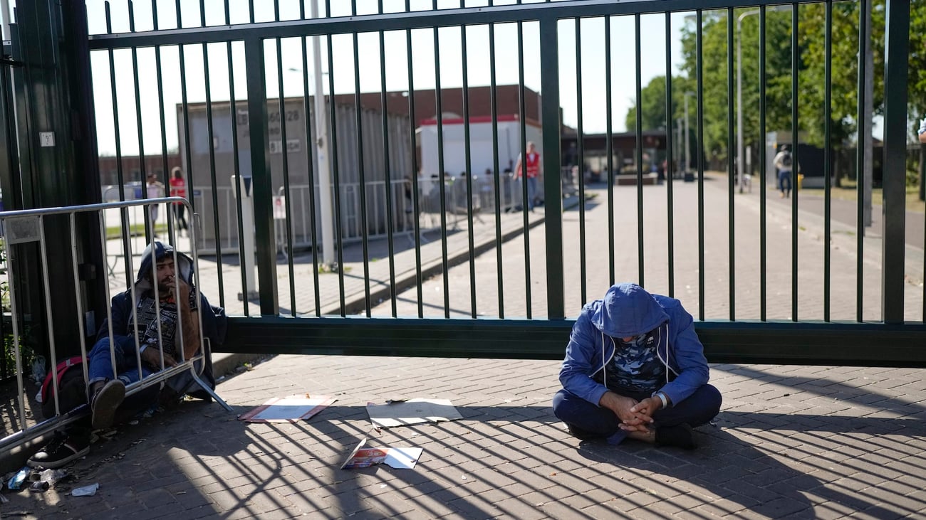 Left on the streets, asylum-seekers win victory against 'degrading' treatment by Belgium