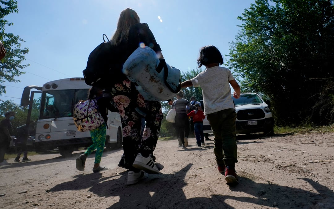 Venezuelans subject to removal under wartime act have 12 hours to decide on contesting, docs show