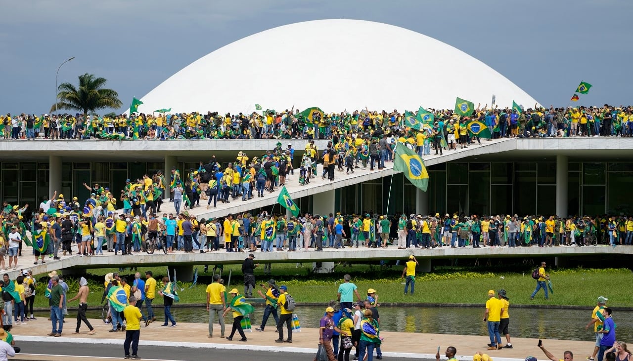 Brazilian Congress overrides Lula veto on bill that could reduce Bolsonaro’s prison time