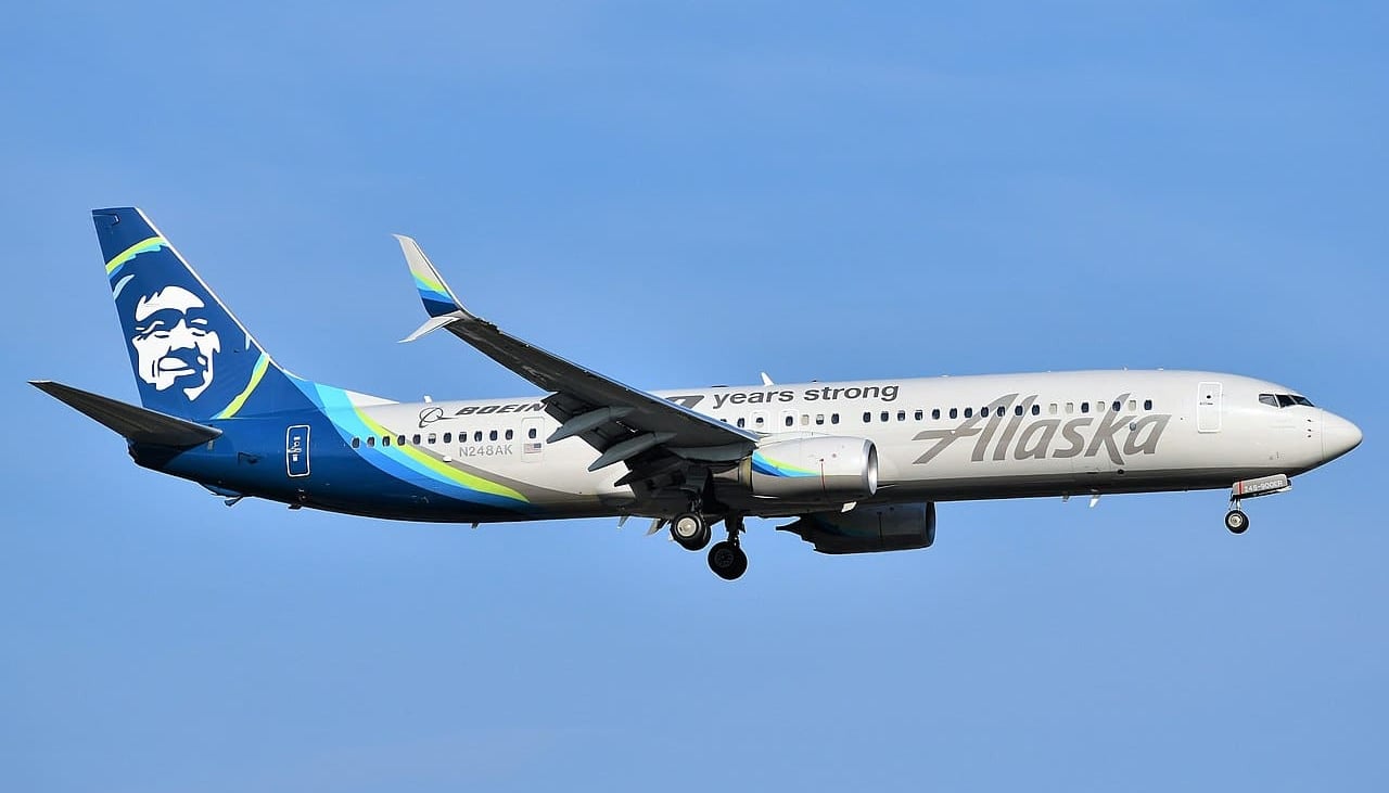 Judge grounds flyers’ attempt to undo Alaska-Hawaiian airlines merger