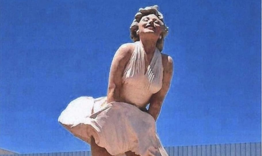 Marilyn Monroe Statue Sports Survivor Buff To Celebrate Season 45