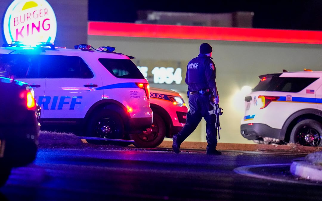 Man shot by police after disarming shooter asks Fifth Circuit to restore suit