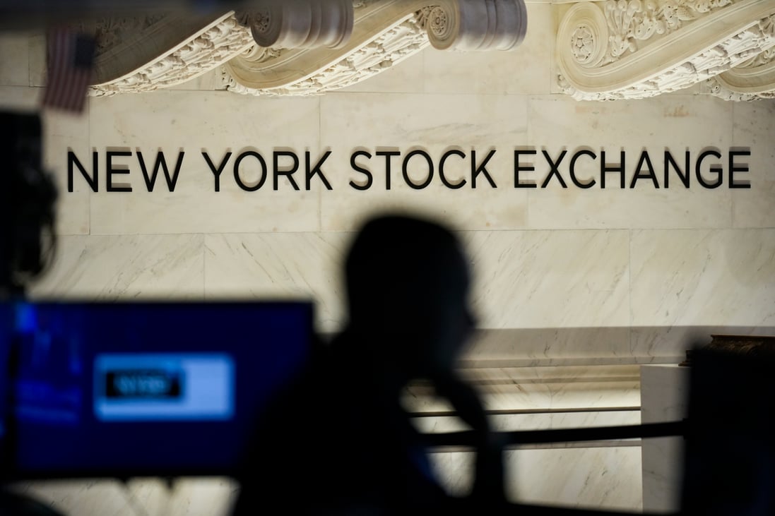 Wall Street: Tech Stocks Decline Amid Rising AI Bubble Concerns