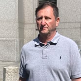 Celsius founder Alexander Mashinsky leaves the Manhattan federal court in a grey polo following his arrest.