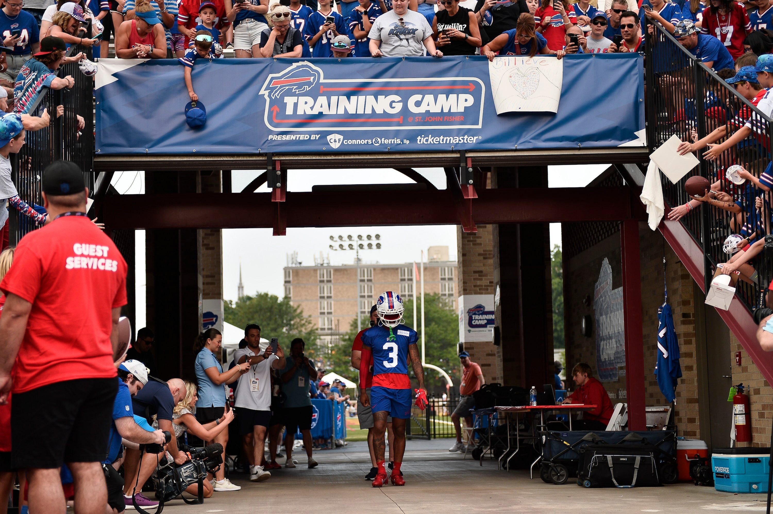 Damar Hamlin puts aside fear and practices in pads for the first time