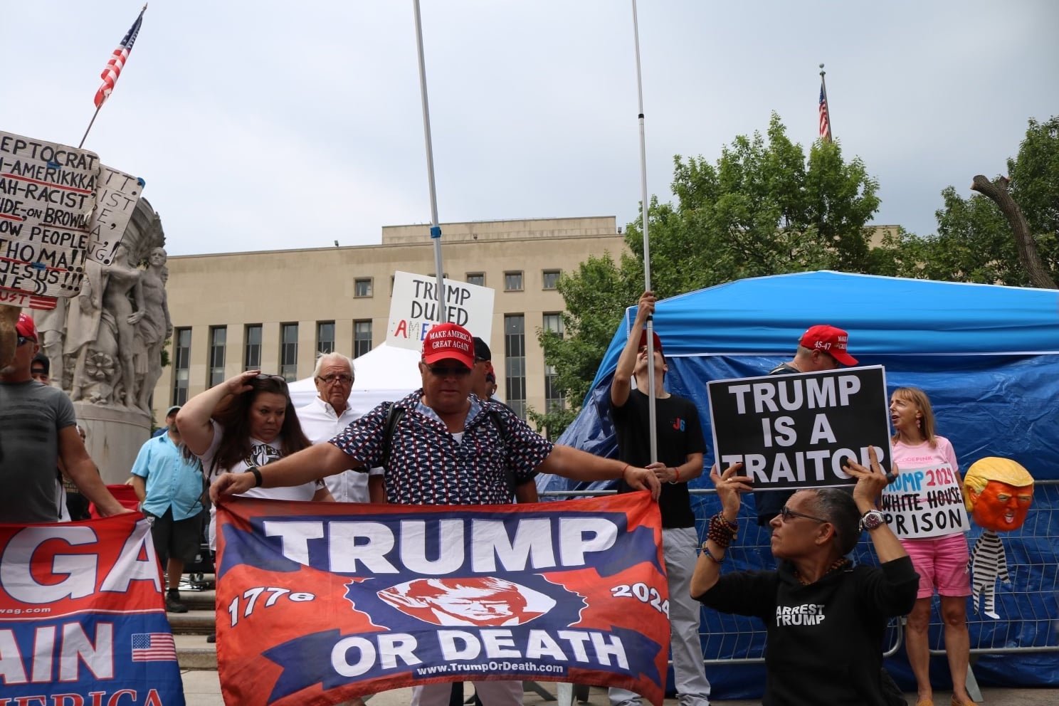 Donald Trump demands recusal of federal judge in Jan. 6 election ...