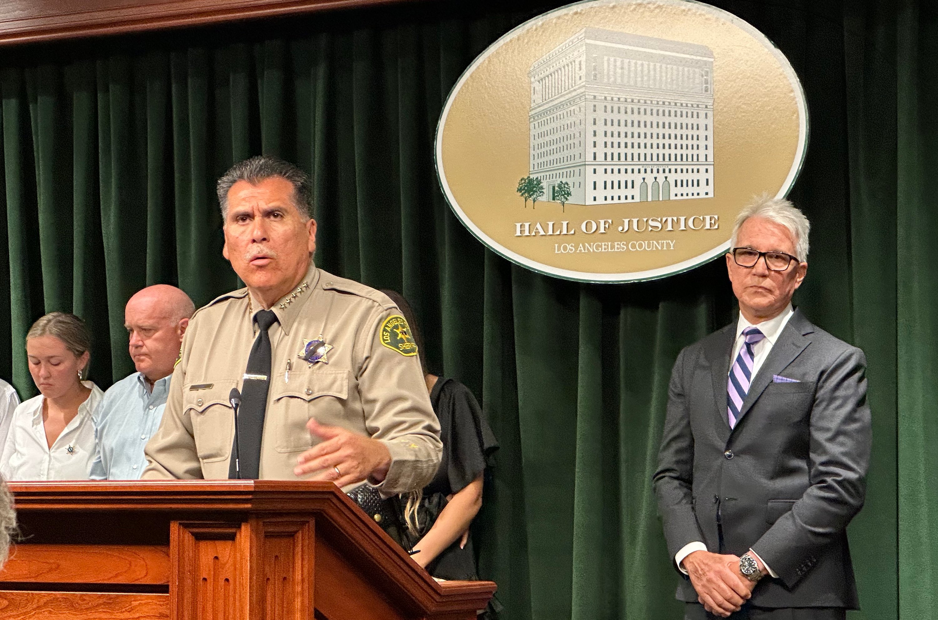 Man accused of murdering LA County Sheriff’s deputy pleads not guilty ...