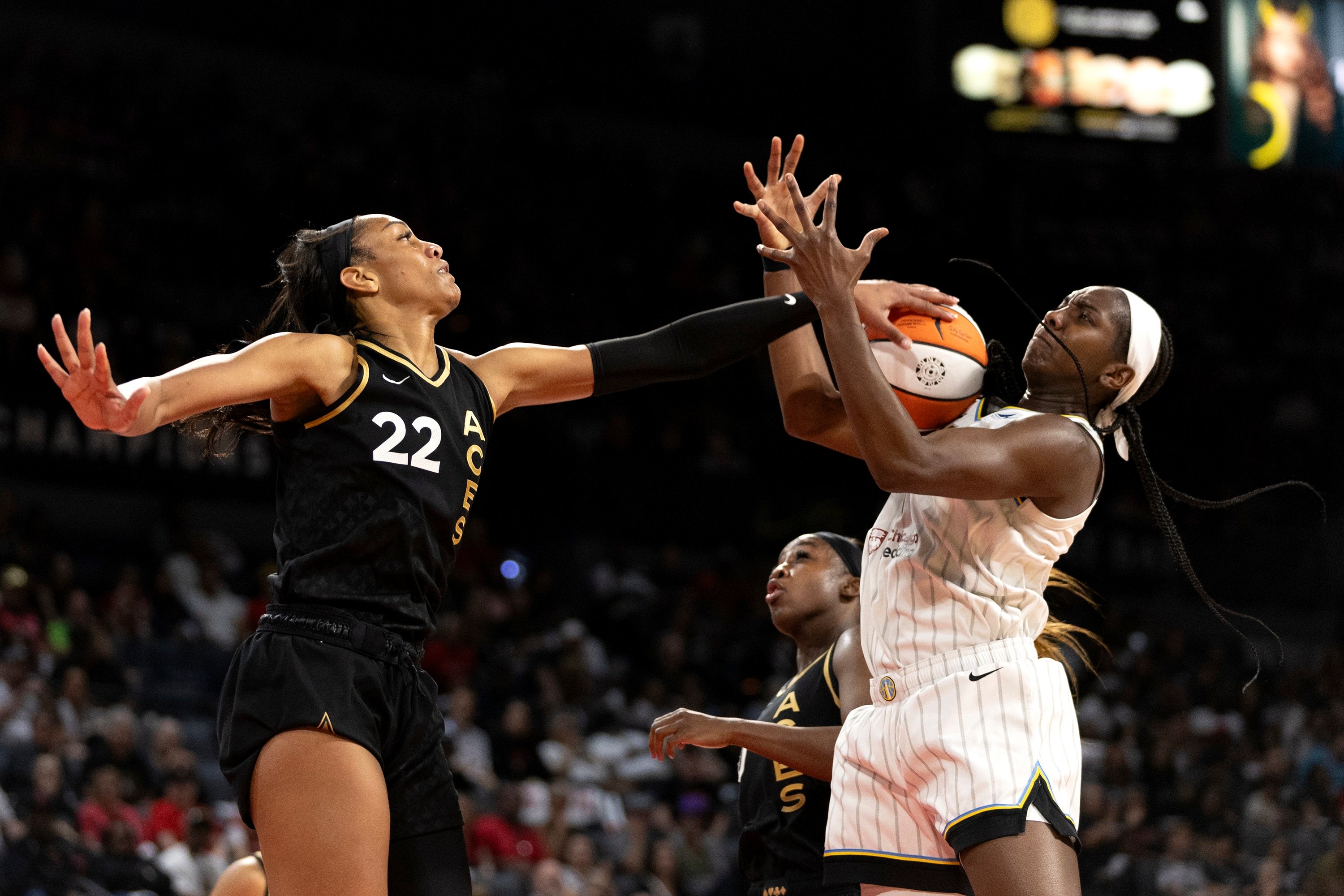 Las Vegas Aces center A'ja Wilson (22) blocks Los Angeles Sparks