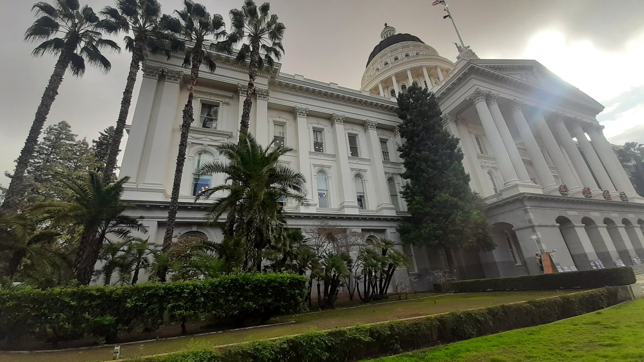 California lawmakers rush to pass bills on final day of session