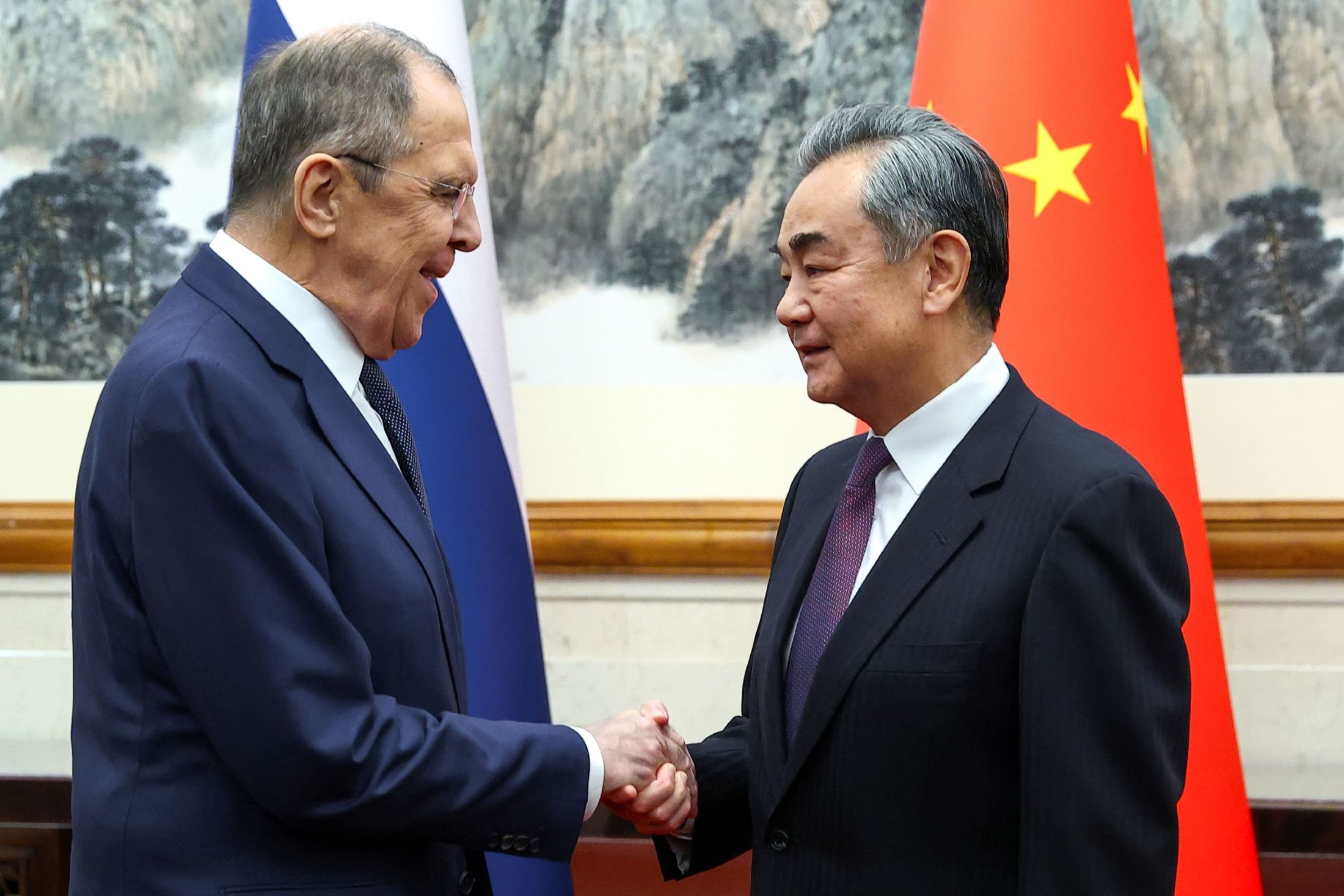 La Chine et la Russie conviennent de renforcer leur coopération lors de la visite de Lavrov