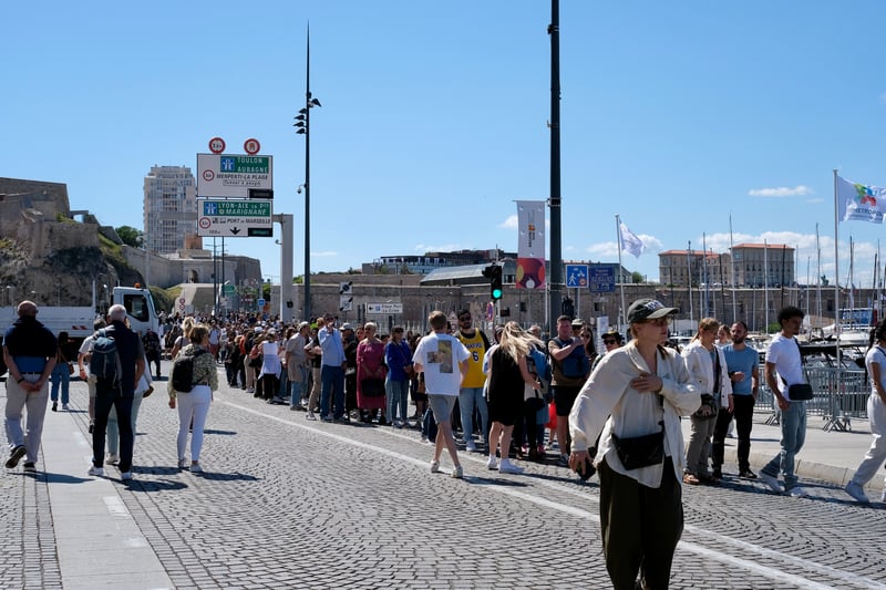 line in marseille for the olympic flame