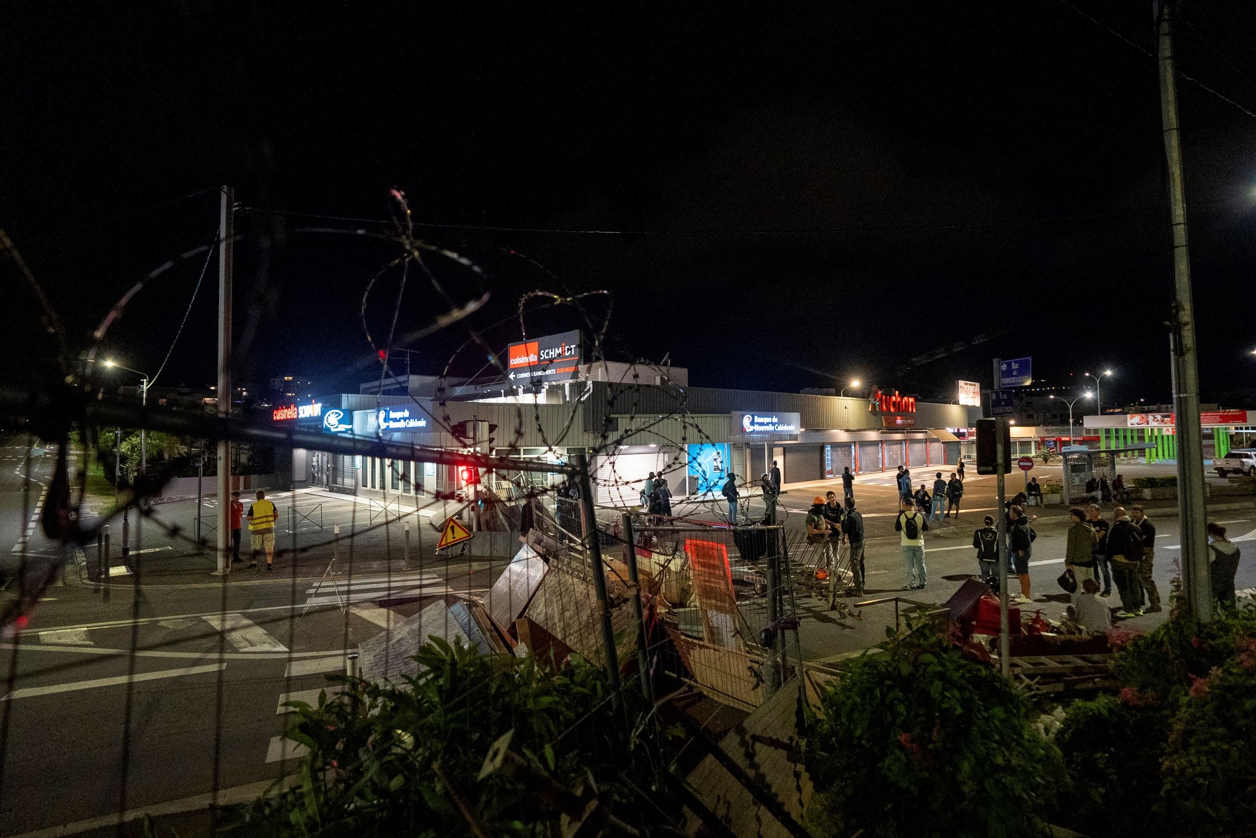 New Caledonia separatists defy French efforts to unblock roads