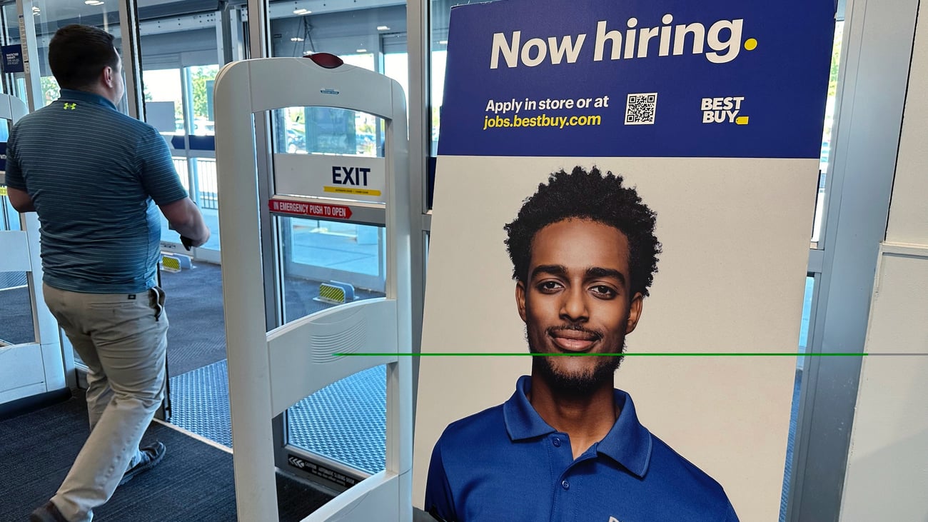US jobless aid filings rise to 229,000 last week, remain historically low despite Iran war headwinds