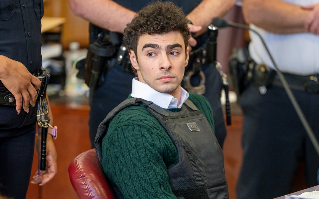 Luigi Mangione moves to dismiss murder, terrorism charges in New York