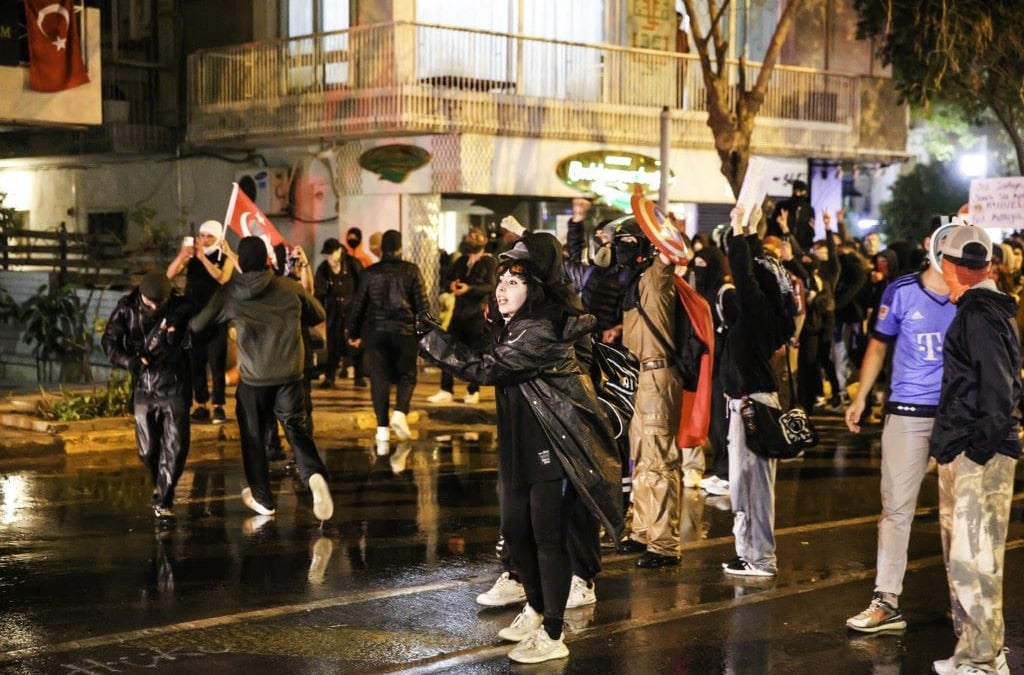 Trial opens for students, journalists over Istanbul protests