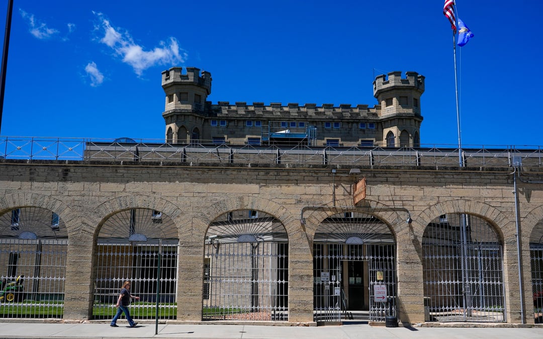 Judge orders former Wisconsin warden to pay $500 fine in inmate’s death