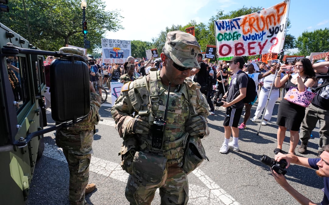 Federal judge extends order blocking National Guard deployment in Illinois