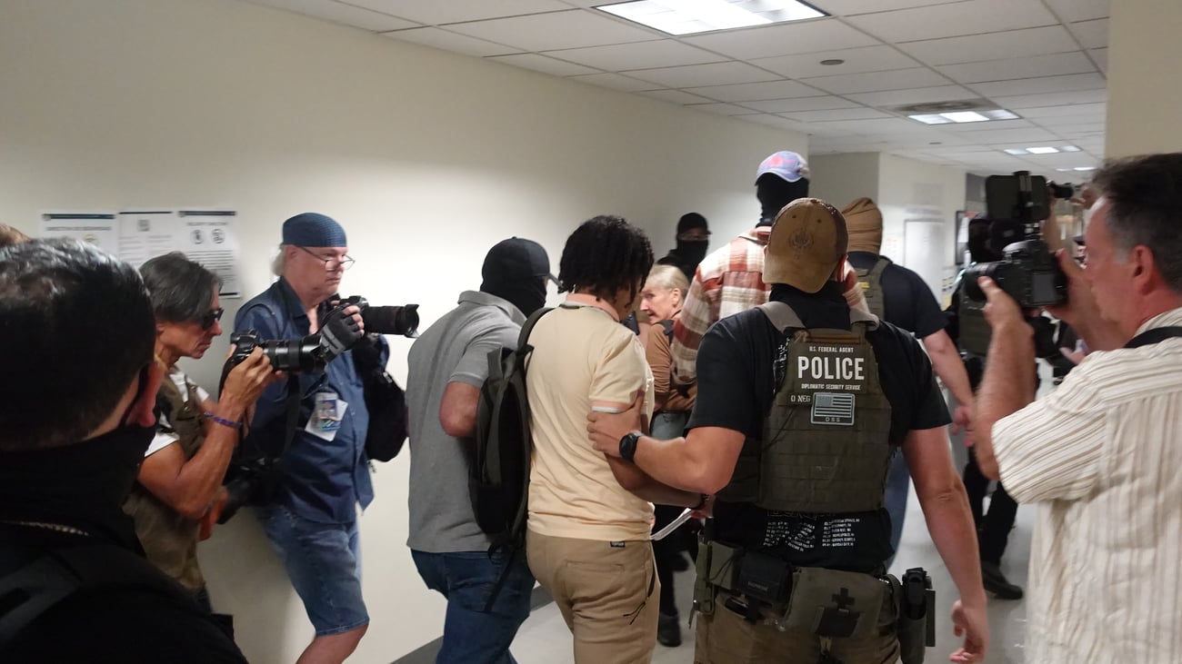 Judge blocks broad ICE arrests at immigration courts in Manhattan 