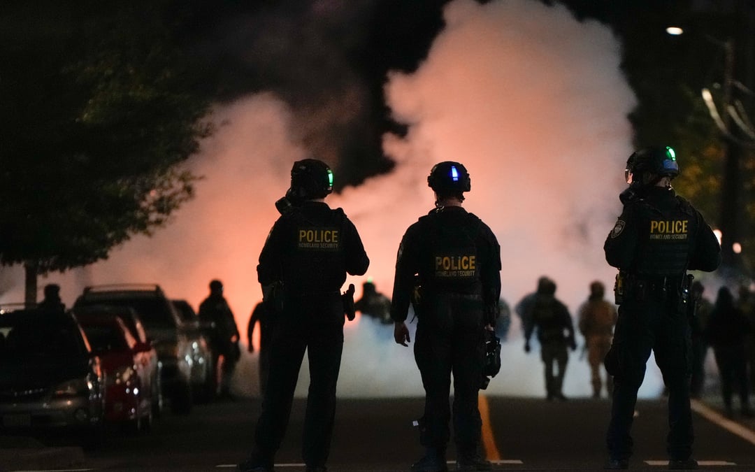Judge poised to issue TRO protecting reporters, protesters from ICE force