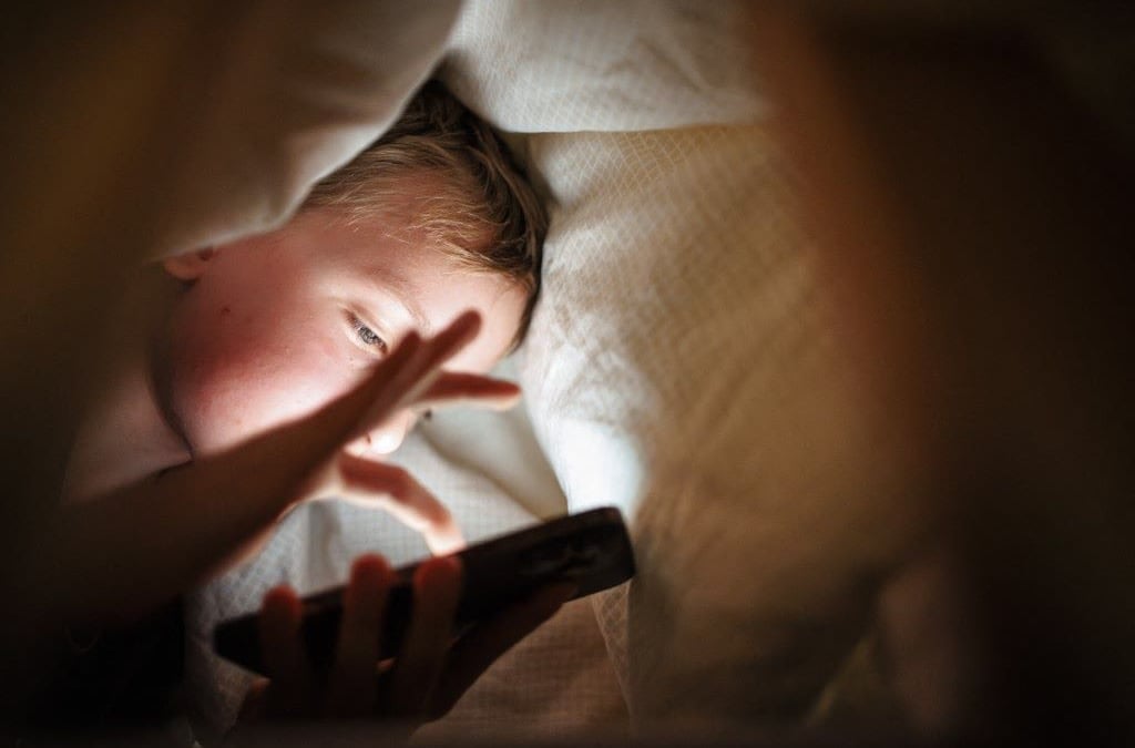 French lawmakers pass bill banning social media for under-15s