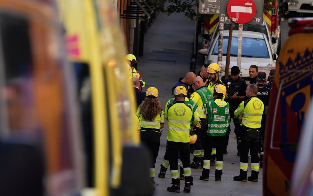 Building collapse in central Madrid leaves 3 construction workers injured, 4 more missing
