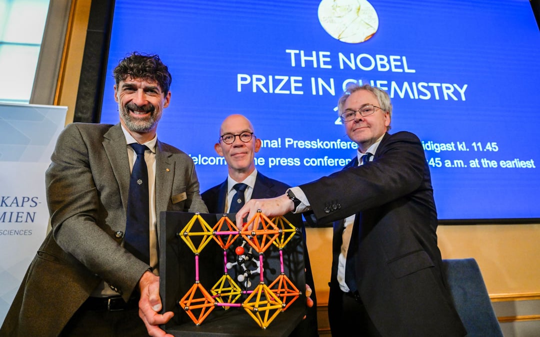 Trio wins chemistry Nobel for new form of molecular architecture