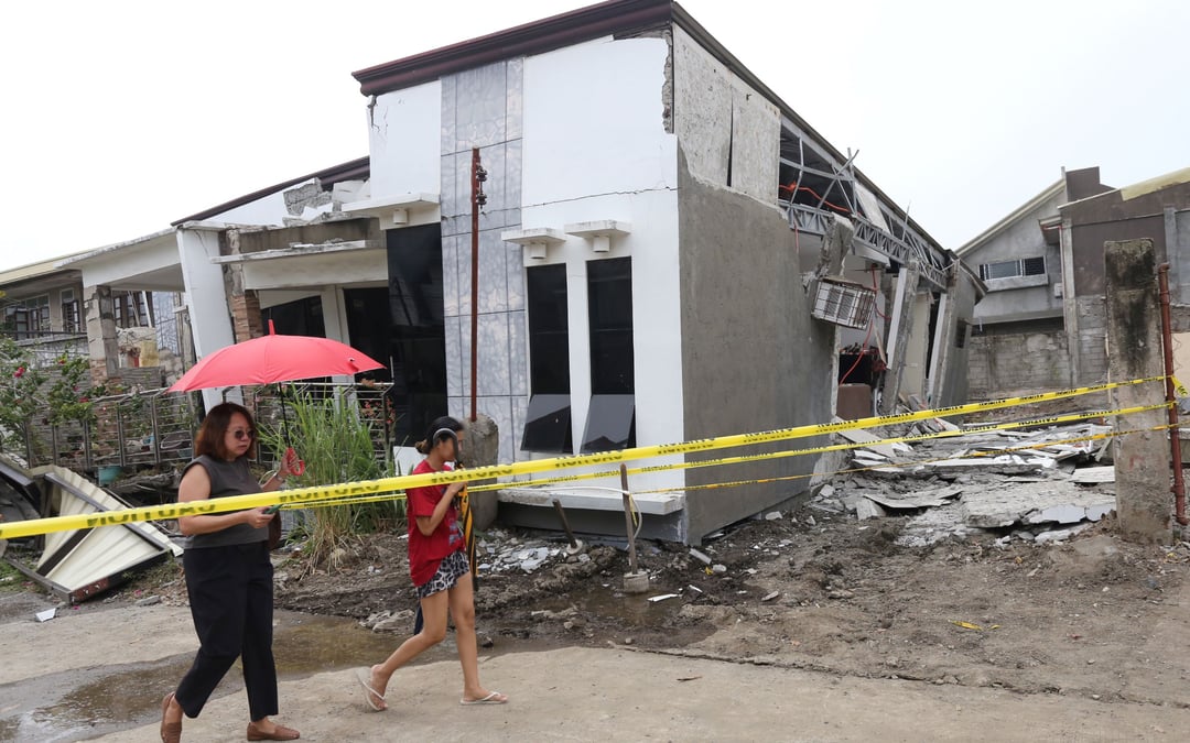 Eight killed as strong quakes strike southern Philippines