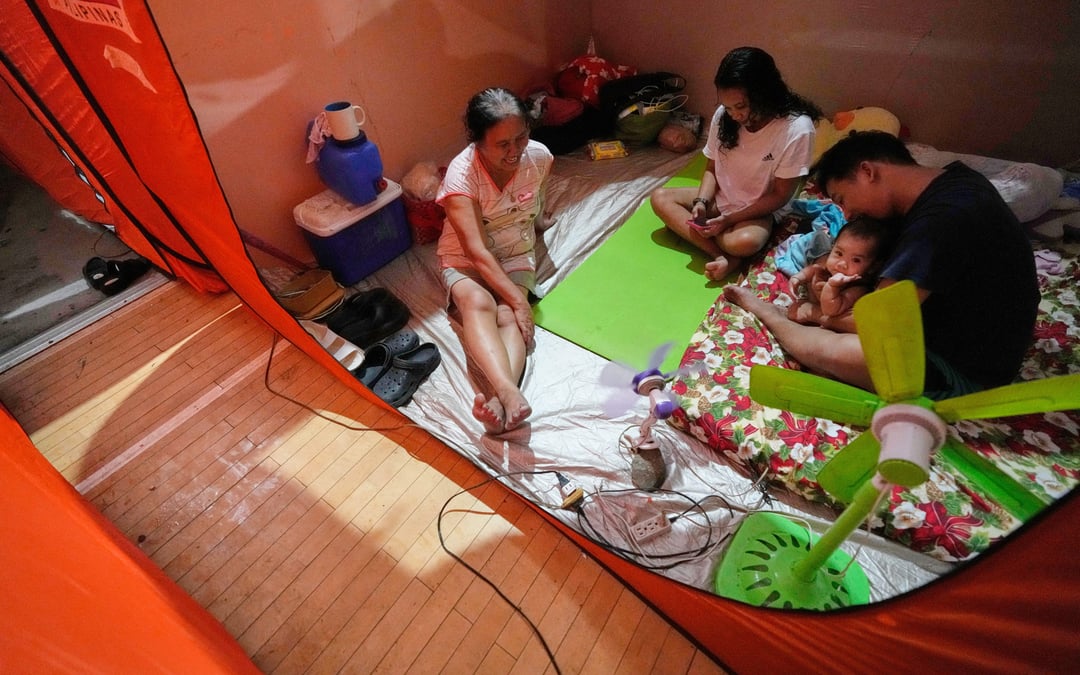 Super Typhoon Fung-wong slams into Philippines, killing 2 and displacing 1 million