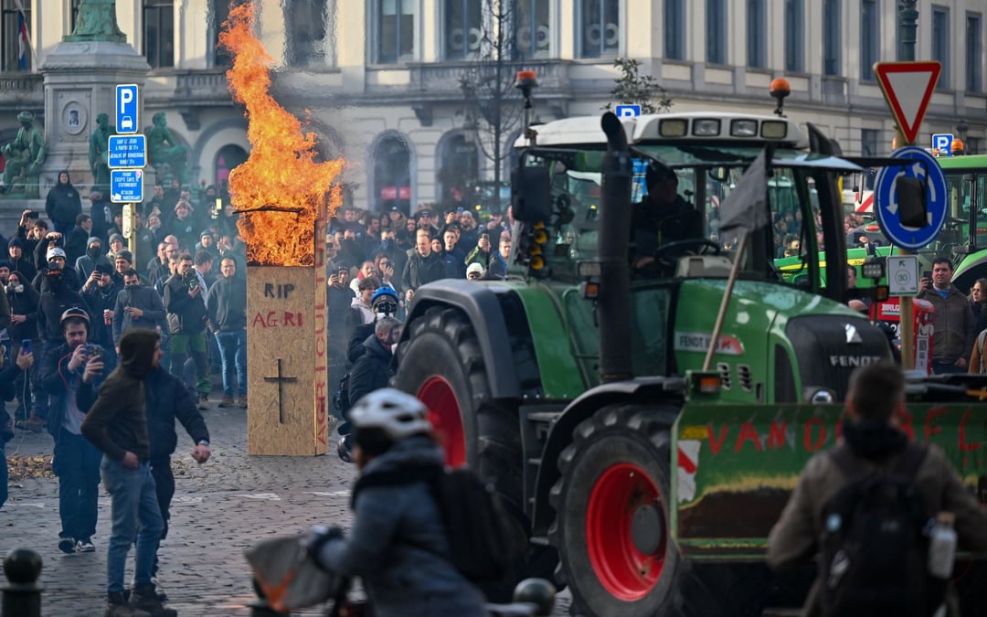 Brazil open to EU-Mercosur deal delay as farmers protest in Brussels