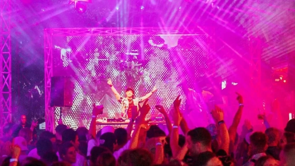 DJ Performance in Canggu Club | Source from oldmansbali Instagram