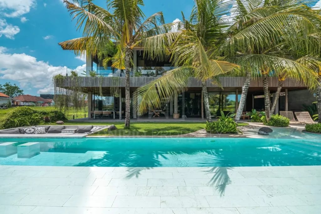 8 Bedroom Villa in Canggu Designed by Renowned Top Architect