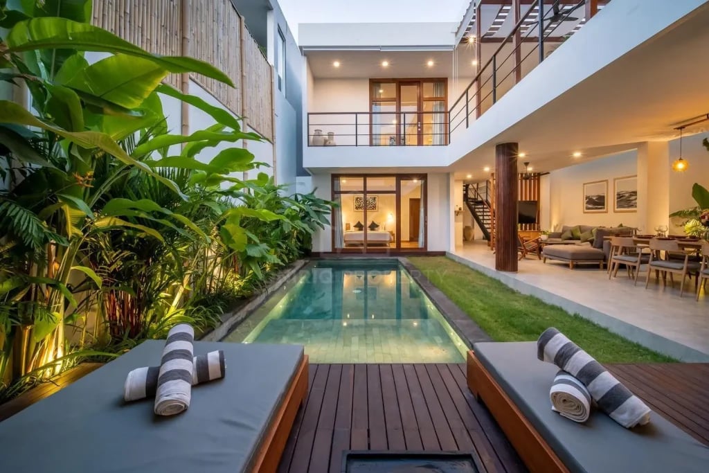 4 Bedroom Villa in Berawa with Luxury Contemporary Design, 500 meters from the Beach
