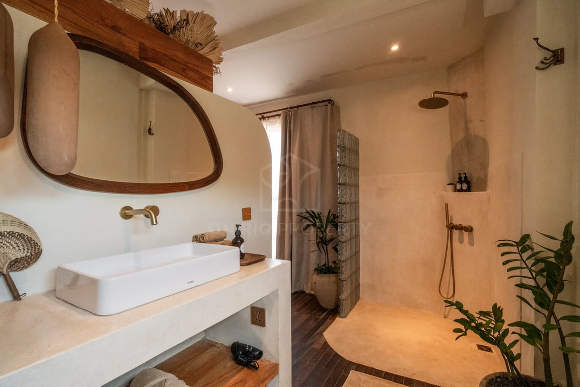 Oniriq Property