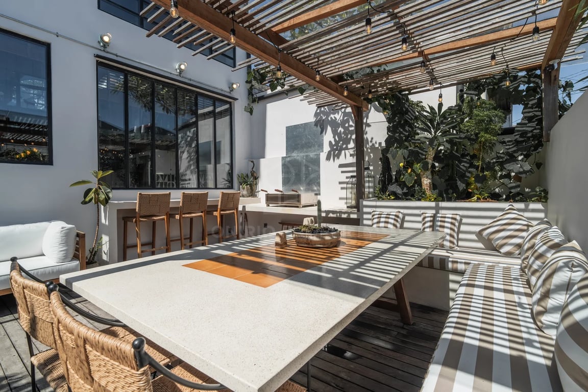Oniriq Property
