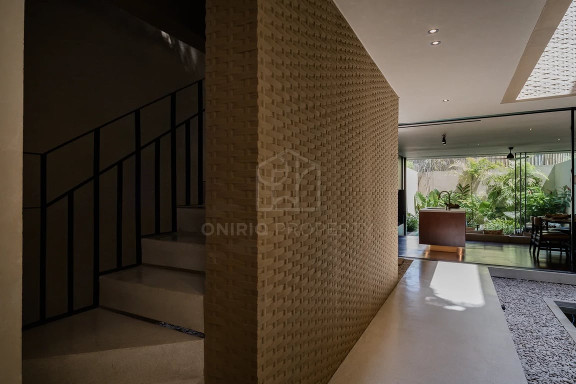 Oniriq Property