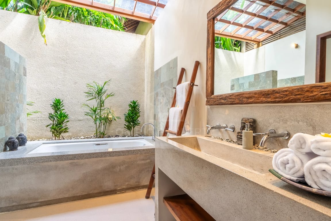 Oniriq Property