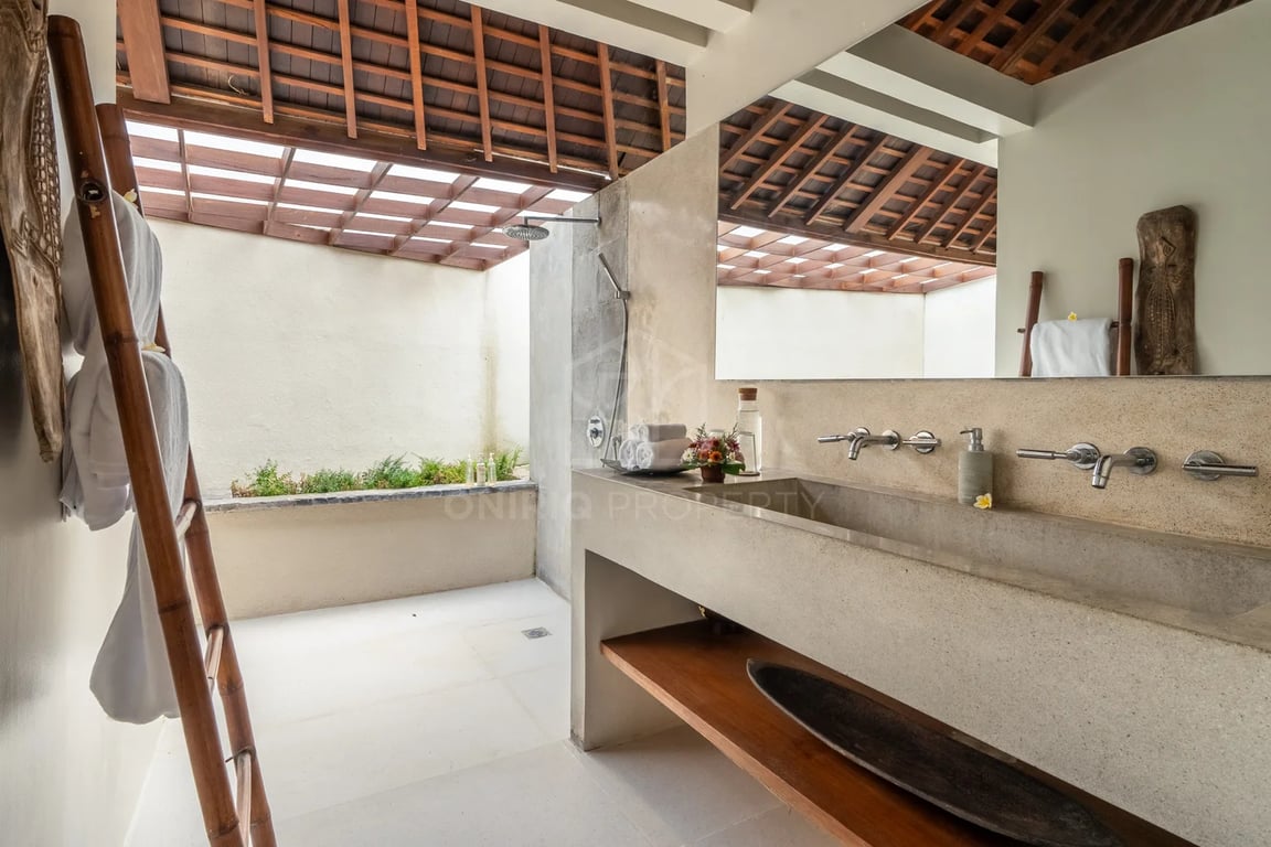 Oniriq Property