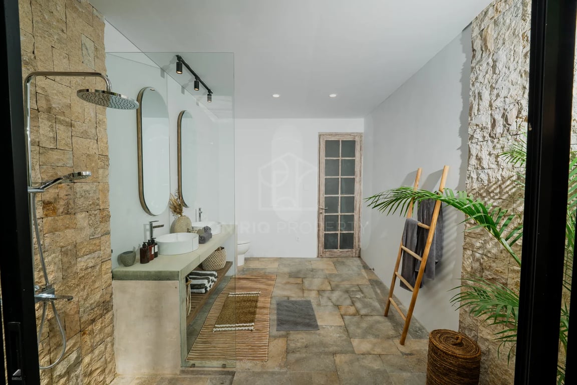 Oniriq Property