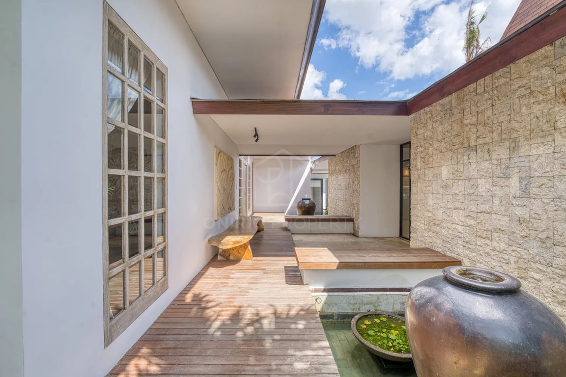Oniriq Property