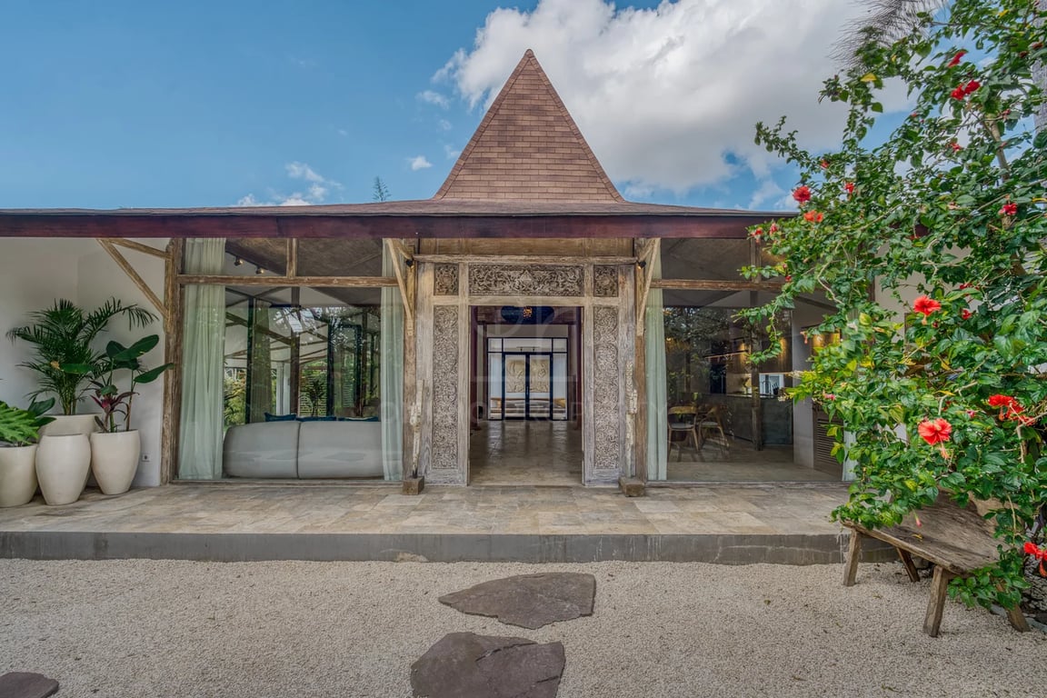 Oniriq Property