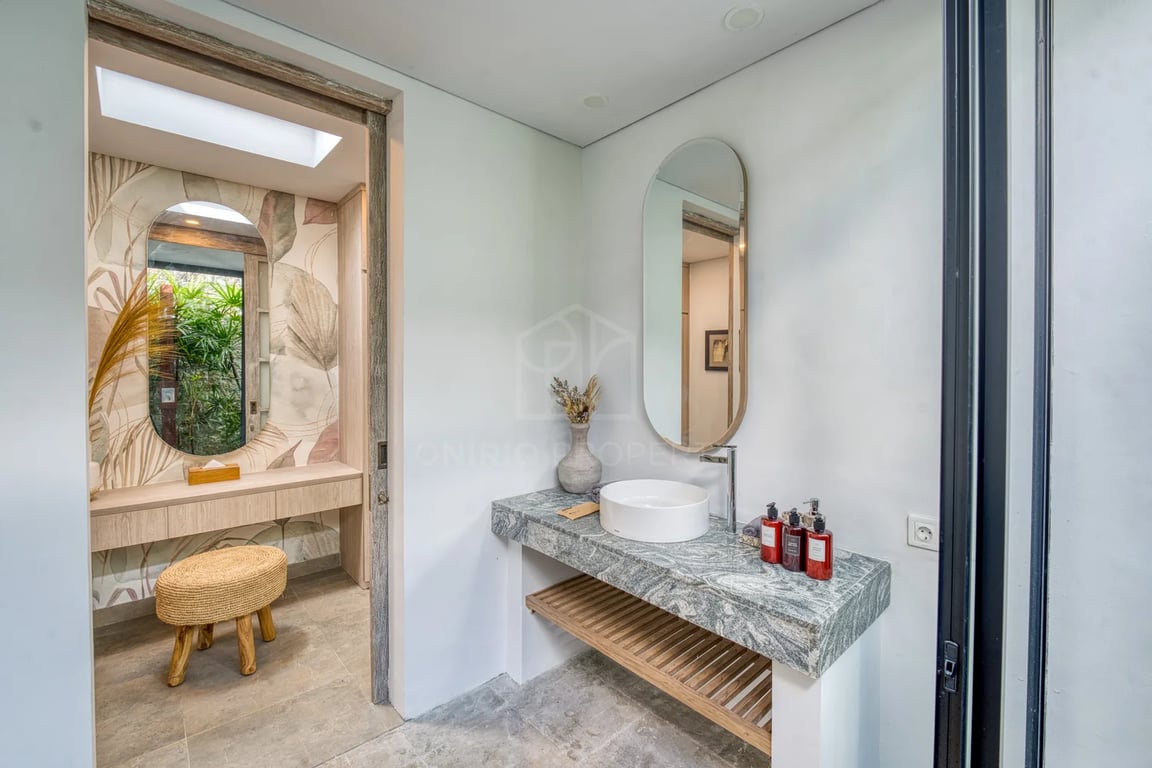 Oniriq Property