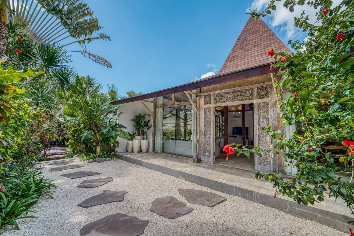 Oniriq Property