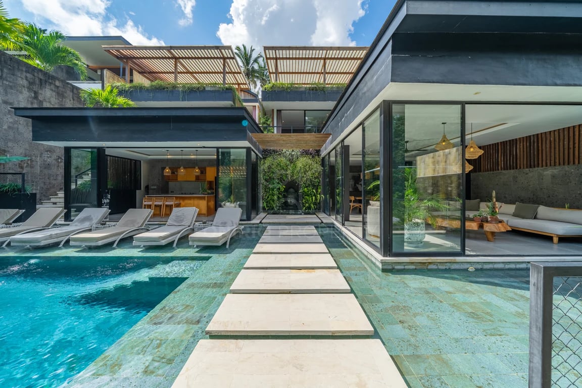 Oniriq Property
