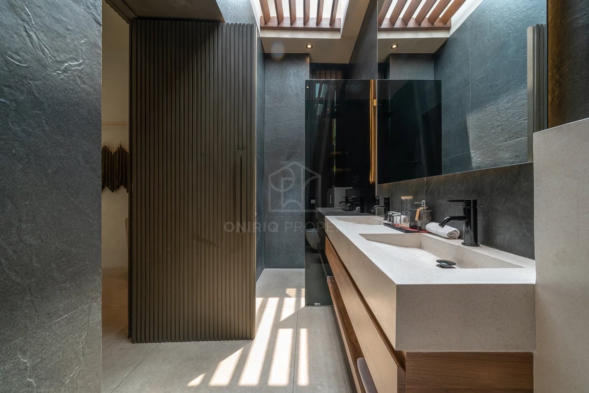 Oniriq Property