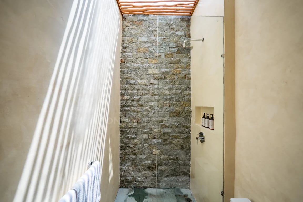 Oniriq Property