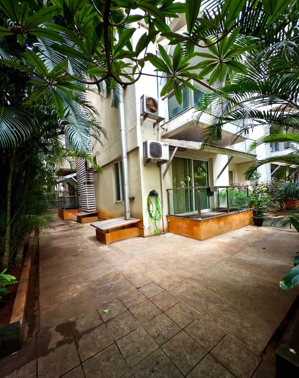 RENT - Spacious 3 BHK in CBD at Rest House Road, Off. M.G Road, Bangalore