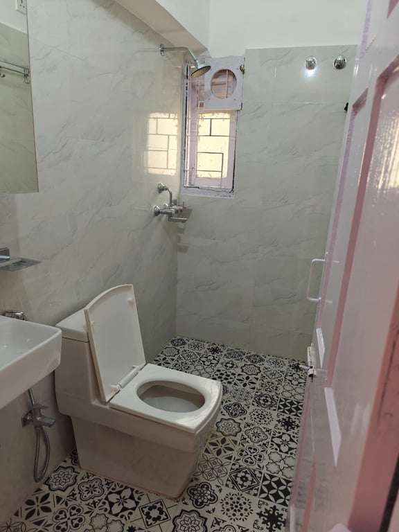 2 Bhk rent in golf green kolkata thumbnail 19