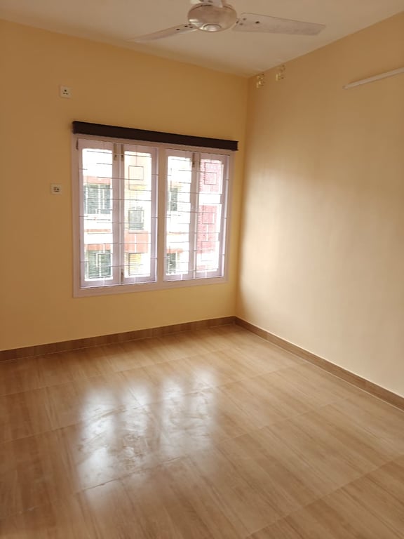 2 Bhk rent in golf green kolkata thumbnail 14