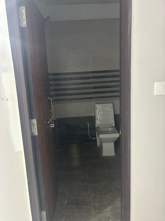 Villa near lulu mall ke just opposite friends colony ke pass thumbnail 6