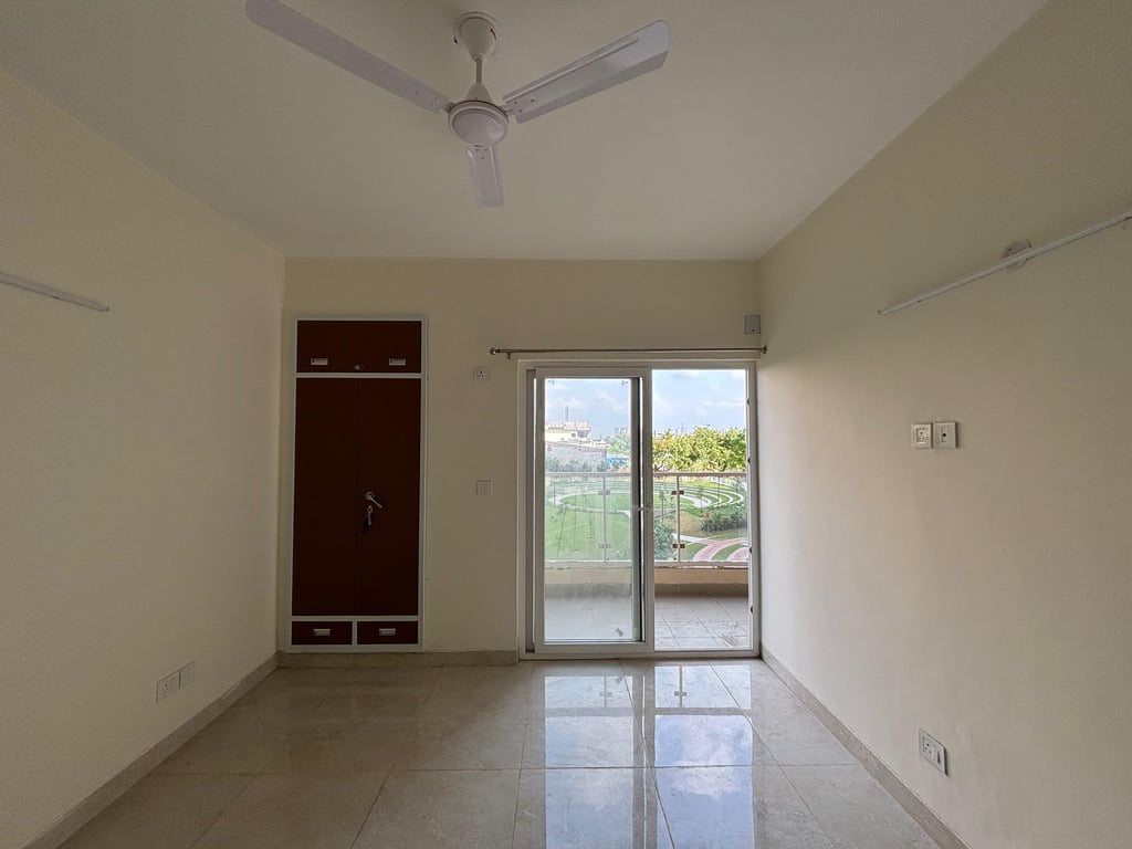 Newly built semi furnished 2BHK flat for rent in eldeco acllaim sohna gurgaon haryana thumbnail 7